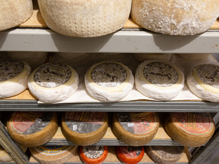 Ingrosso e Distribuzione Formaggi Firenze, Pisa, Siena - Manetti
