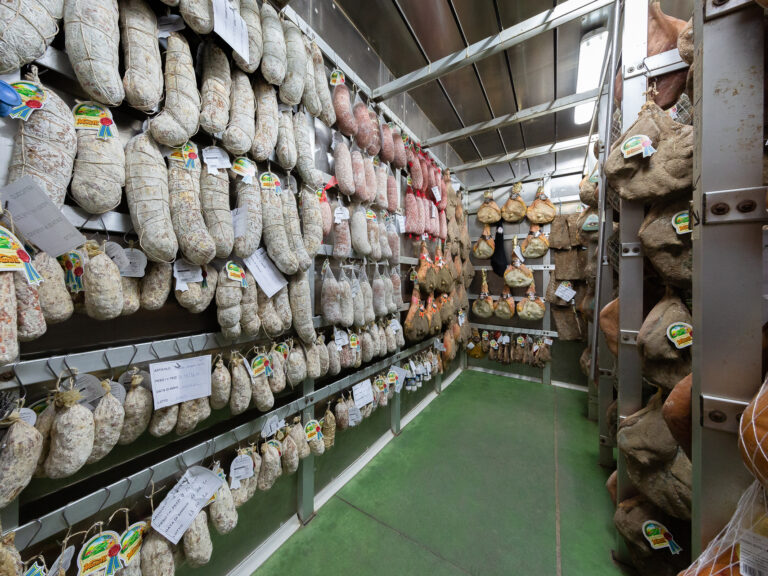 Ingrosso e Distribuzione Salumi Firenze, Pisa, Siena - Manetti